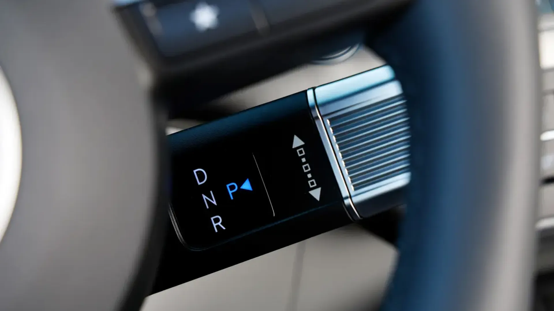 Elettronauti - Hyundai Kona Long Range - Rosso - Esterno - Vista anteriore a tre quarti