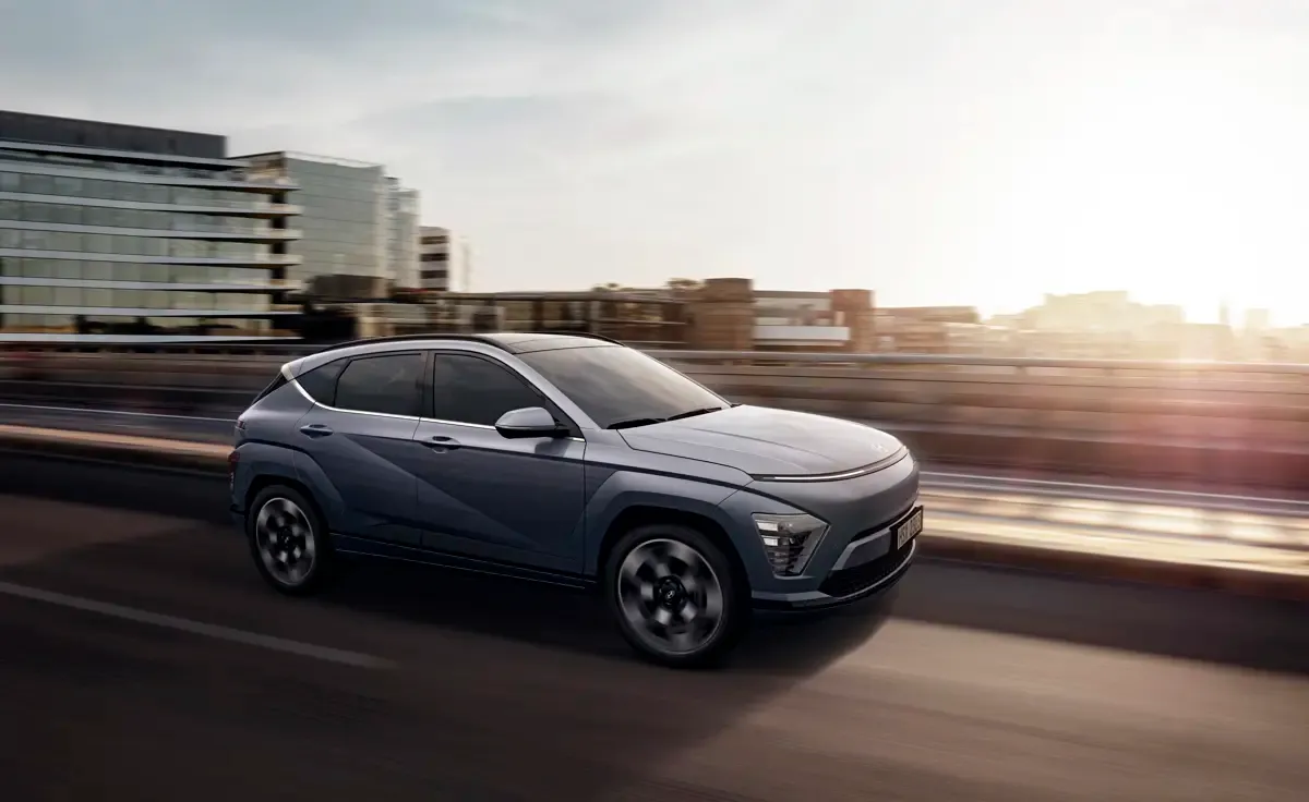Elettronauti - Hyundai Kona Long Range - Bianco - Esterno - Vista anteriore a tre quarti