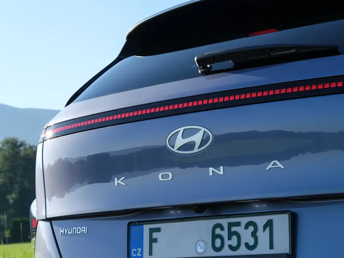 Elettronauti - Hyundai Kona Long Range - Esterno - Vista posteriore