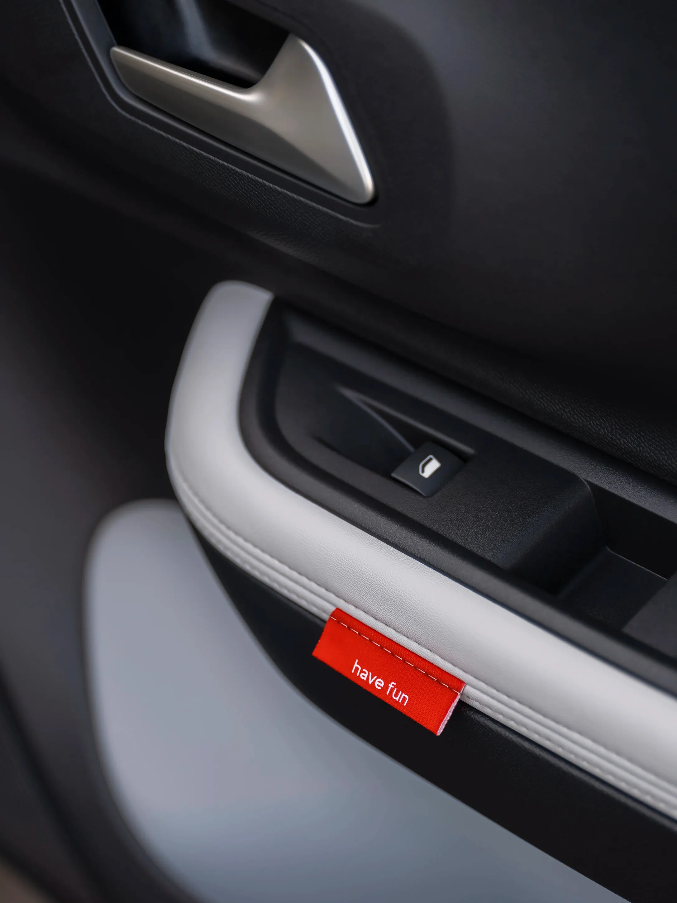 Elettronauti Citroen e-c3 poggia braccio