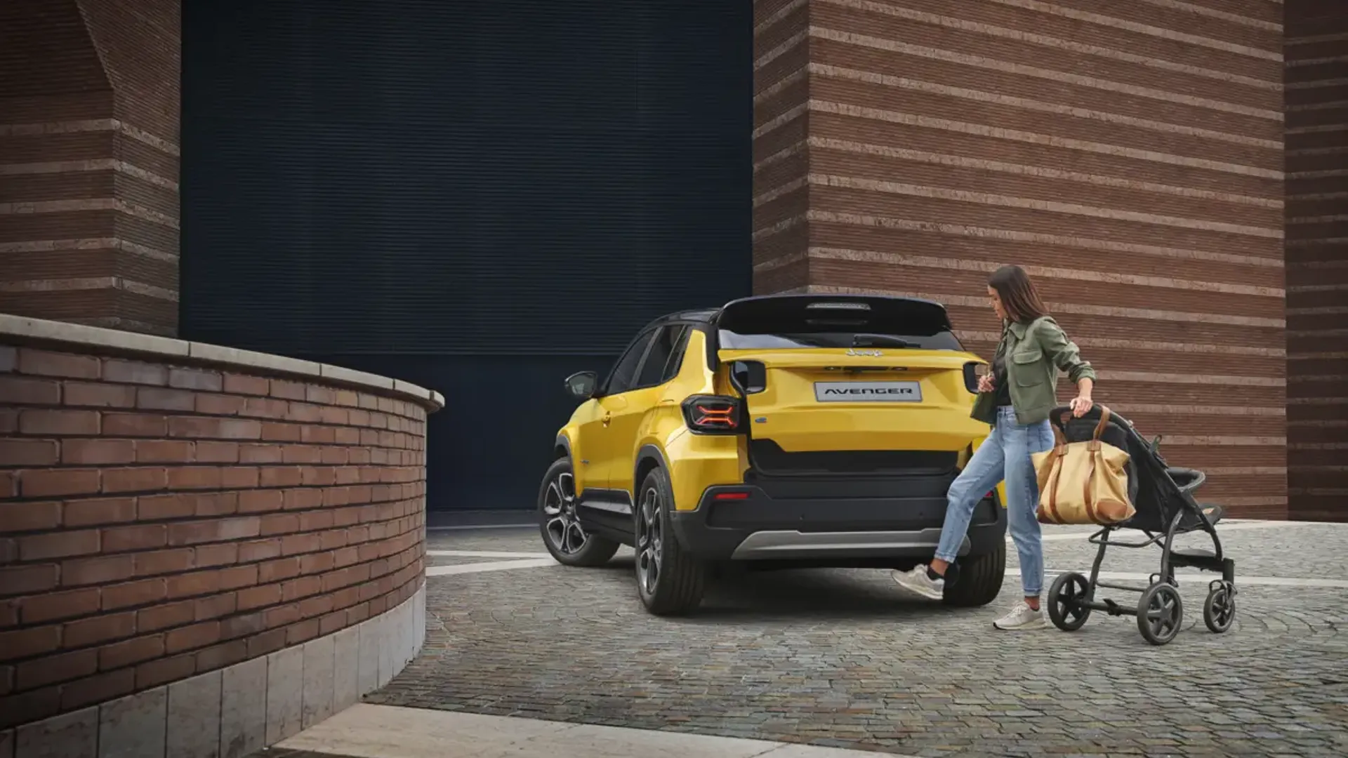 Elettronauti - Jeep Avenger Electric 50.8kWh - Giallo - Vano di carico - Bagagliaio