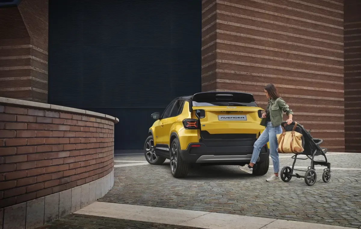 Elettronauti - Jeep Avenger Electric 50.8kWh - Giallo - Vano di carico - Bagagliaio