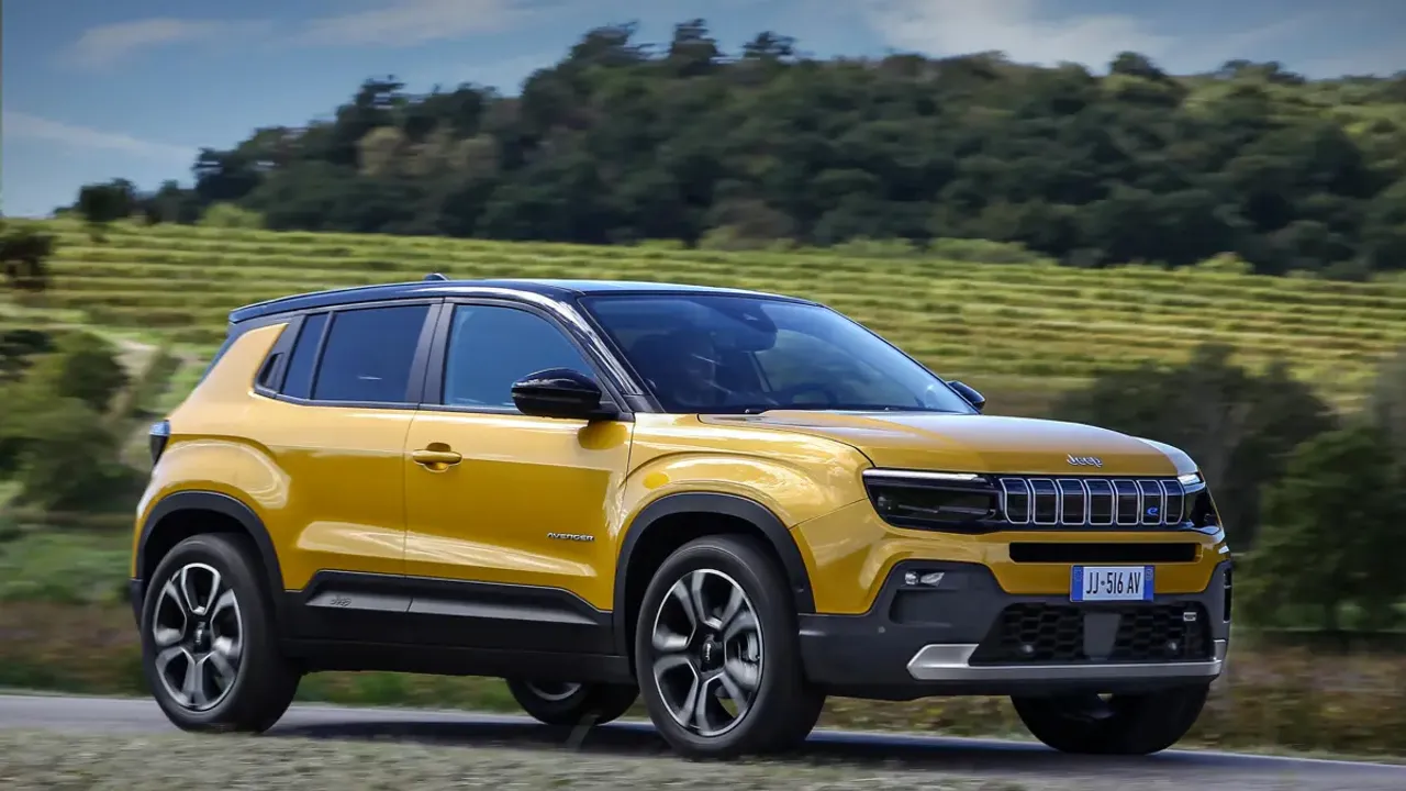Elettronauti - Jeep Avenger Electric 50.8kWh - Giallo - Esterno - Vista anteriore a tre quarti