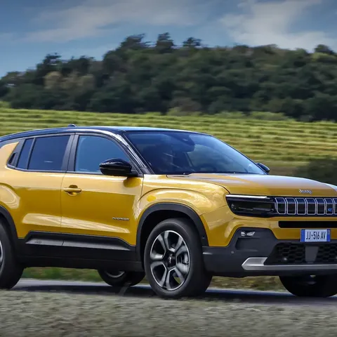 Elettronauti - Jeep Avenger Electric 50.8kWh - Giallo - Esterno - Vista anteriore a tre quarti