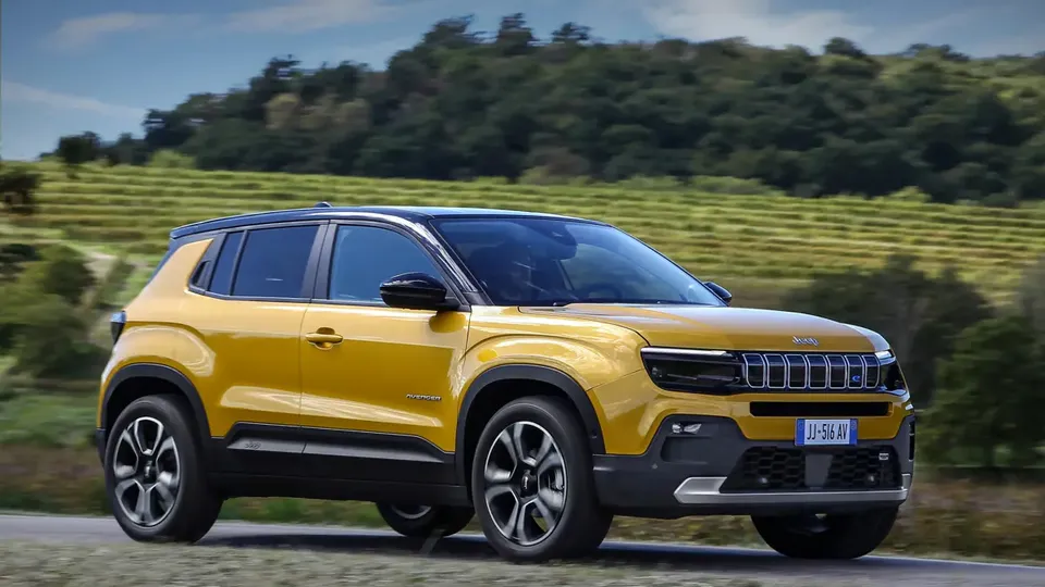 Elettronauti - Jeep Avenger Electric 50.8kWh - Giallo - Esterno - Vista anteriore a tre quarti