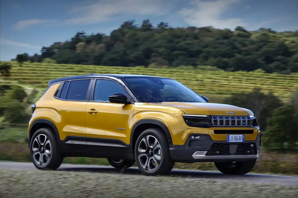 Elettronauti - Jeep Avenger Electric 50.8kWh - Giallo - Esterno - Vista anteriore a tre quarti