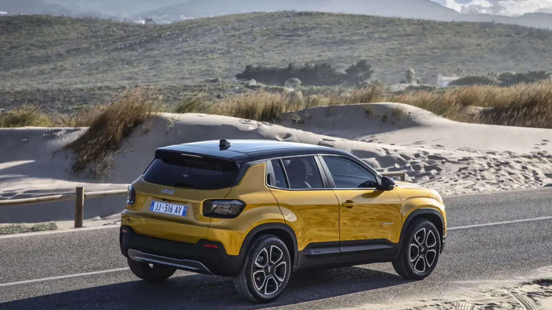 Elettronauti - Jeep Avenger Electric 50.8kWh - Giallo - Esterno - Vista anteriore a tre quarti