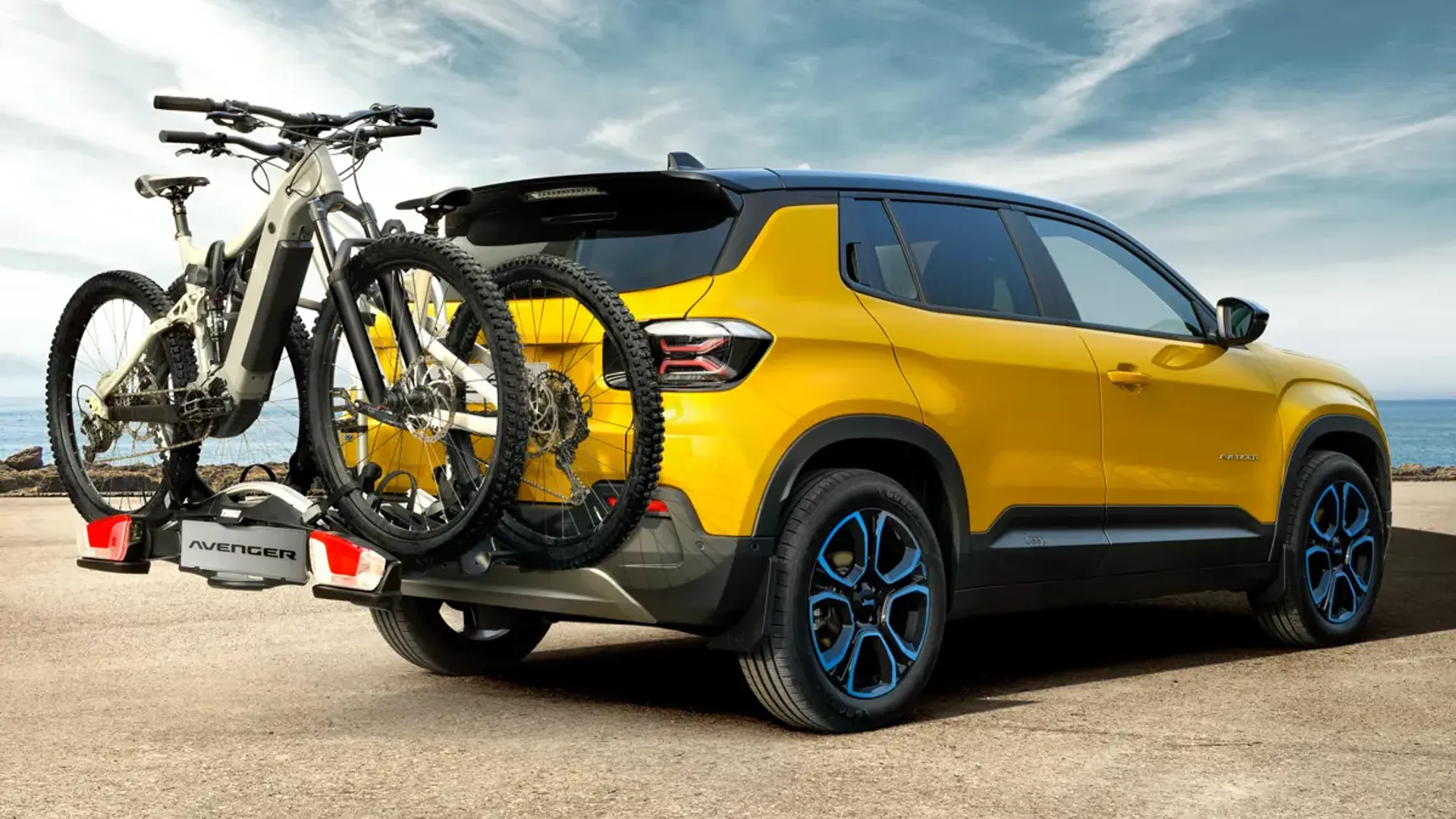 Elettronauti - Jeep Avenger Electric 50.8kWh - Giallo - Esterno - Vista posteriore a tre quarti