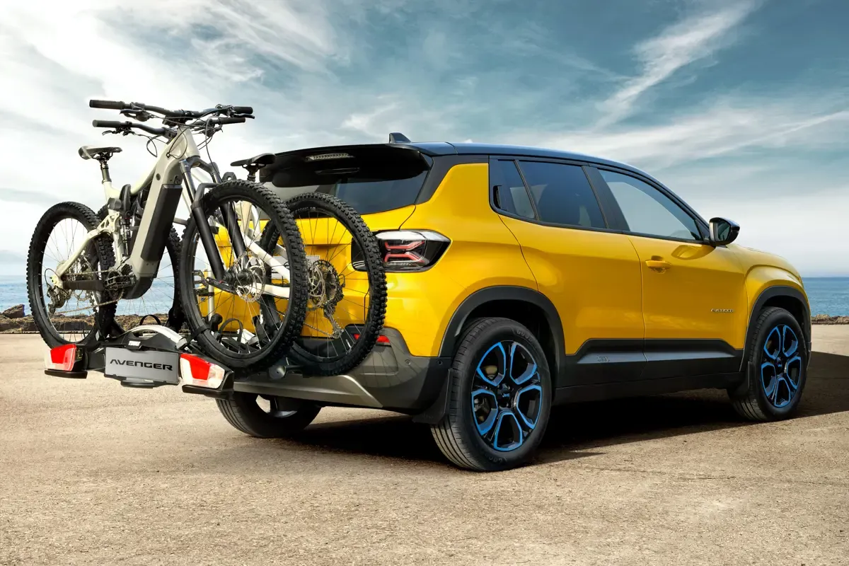 Elettronauti - Jeep Avenger Electric 50.8kWh - Giallo - Esterno - Vista posteriore a tre quarti