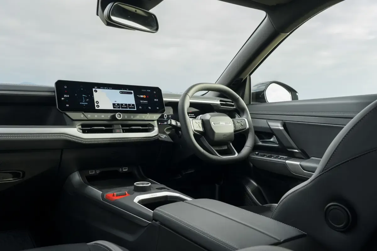 Elettronauti - Jeep Compass Electric 4xe - Plancia - Vista della plancia