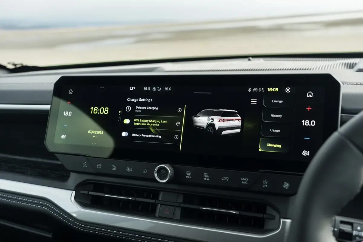 Elettronauti - Jeep Compass Electric 4xe - Esterno - Vista anteriore a tre quarti