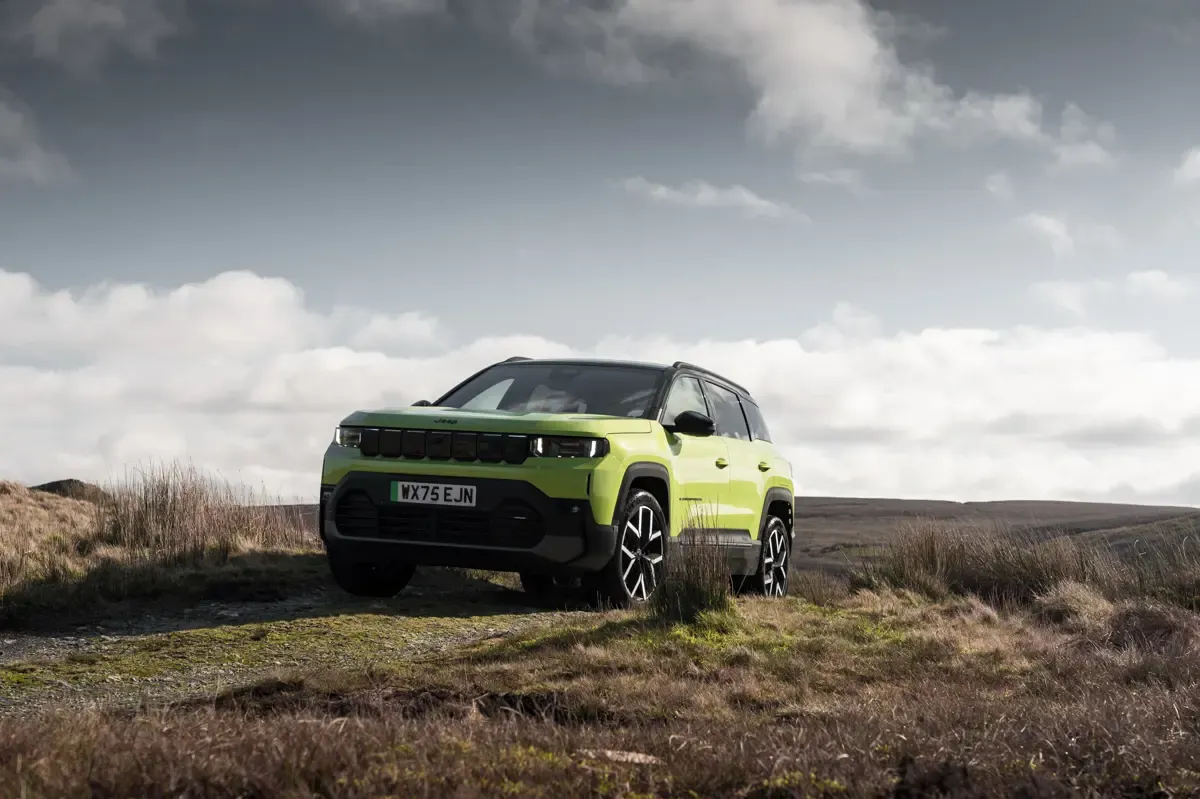 Elettronauti - Jeep Compass Electric 4xe - Blu - Esterno - Vista anteriore a tre quarti
