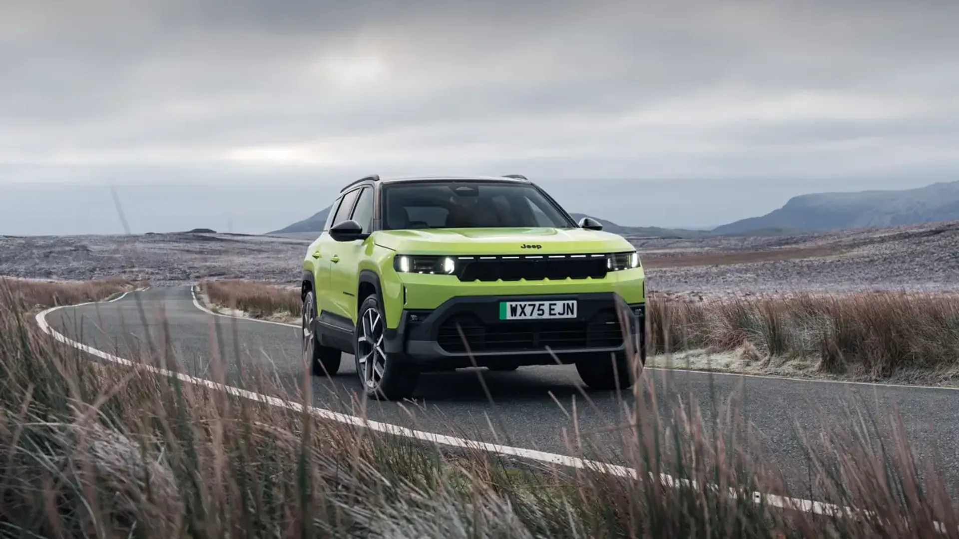 Elettronauti - Jeep Compass Electric 4xe - Dark Gray - Esterno - Vista anteriore a tre quarti