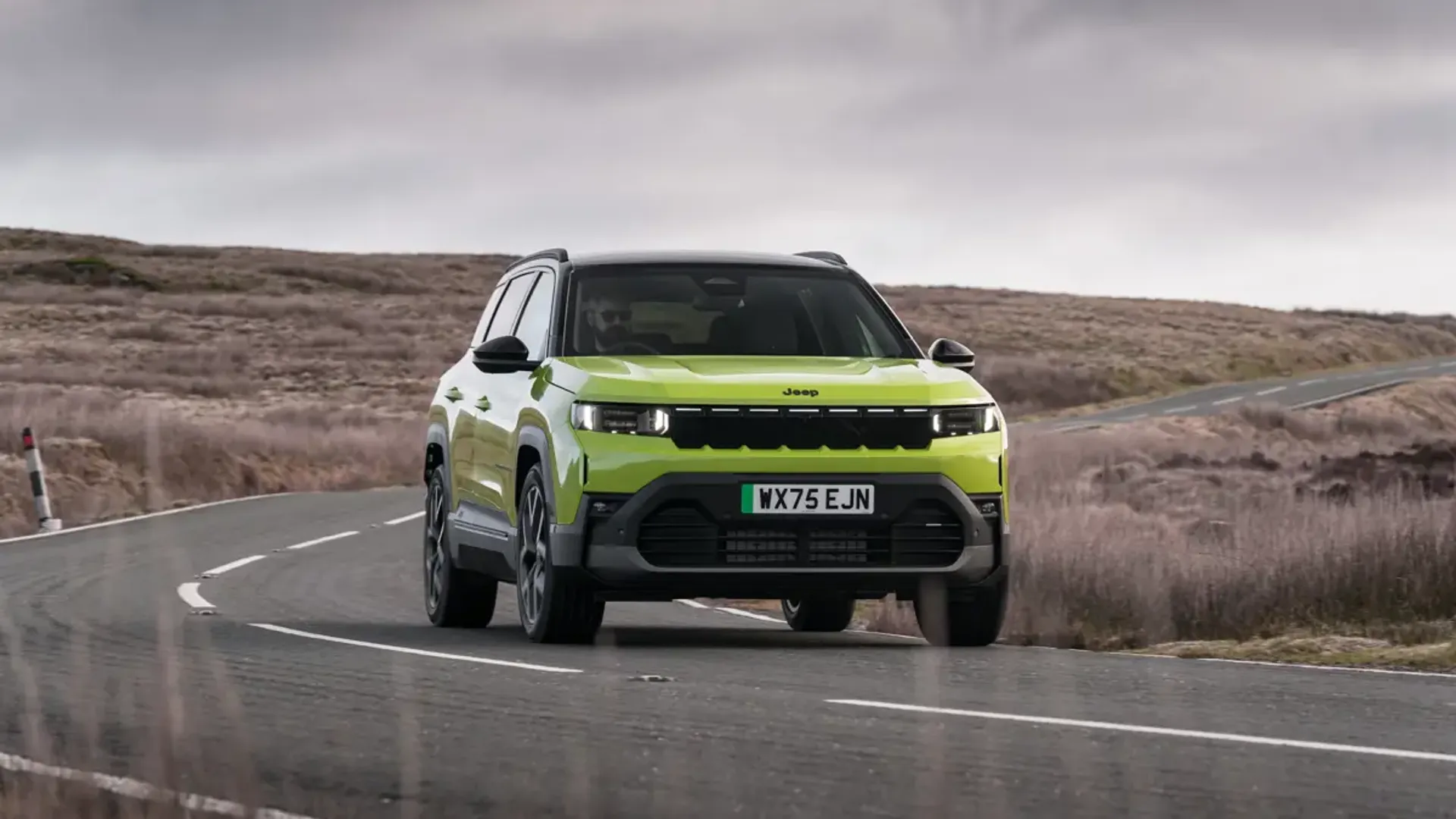 Elettronauti - Jeep Compass Electric 4xe - Dark Grey - Esterno - Vista anteriore a tre quarti
