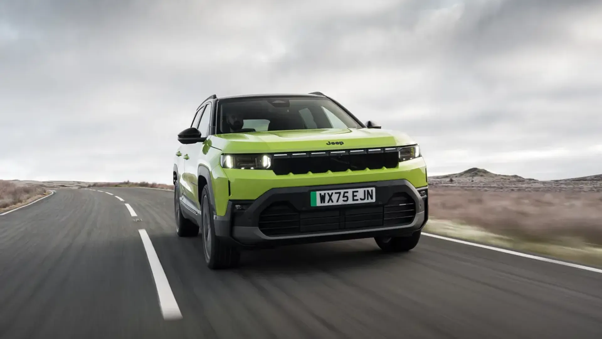 Elettronauti - Jeep Compass Electric 4xe - Oro - Esterno - Vista anteriore a tre quarti