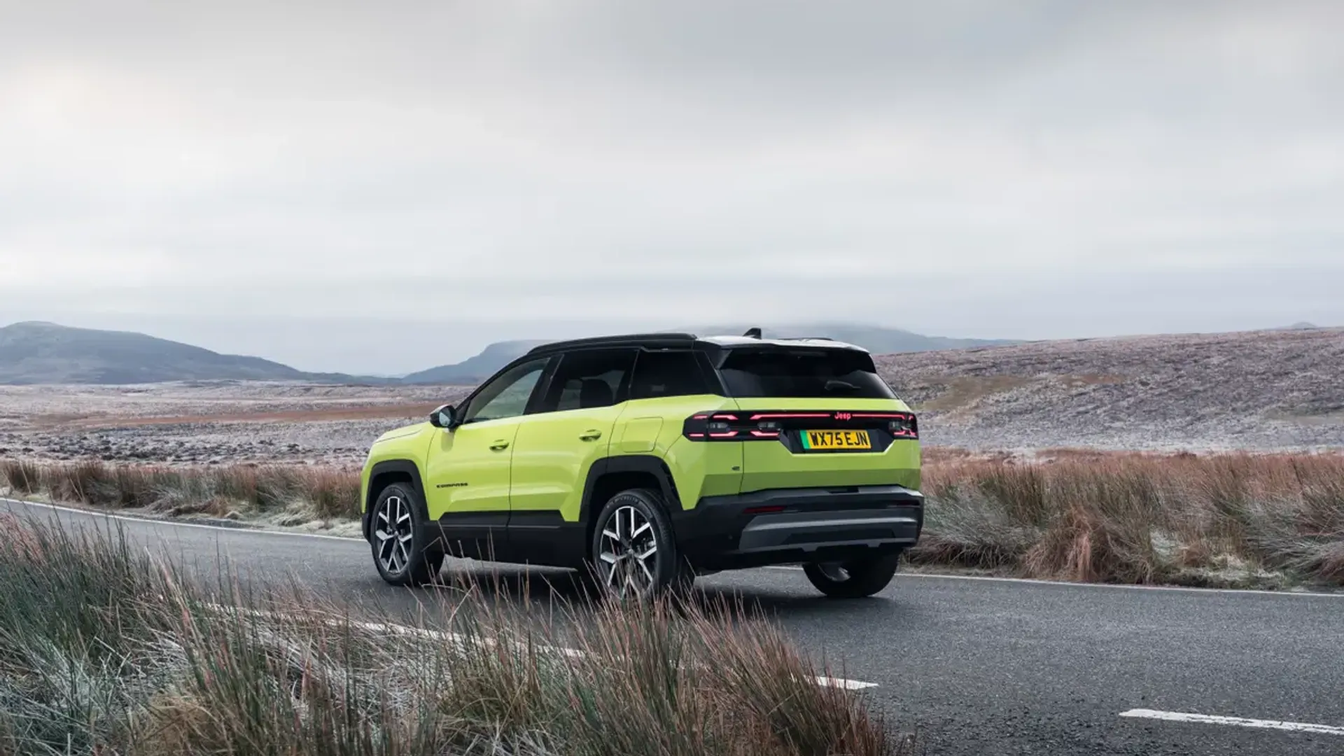 Elettronauti - Jeep Compass Electric 4xe - Grigio - Esterno - Vista anteriore a tre quarti