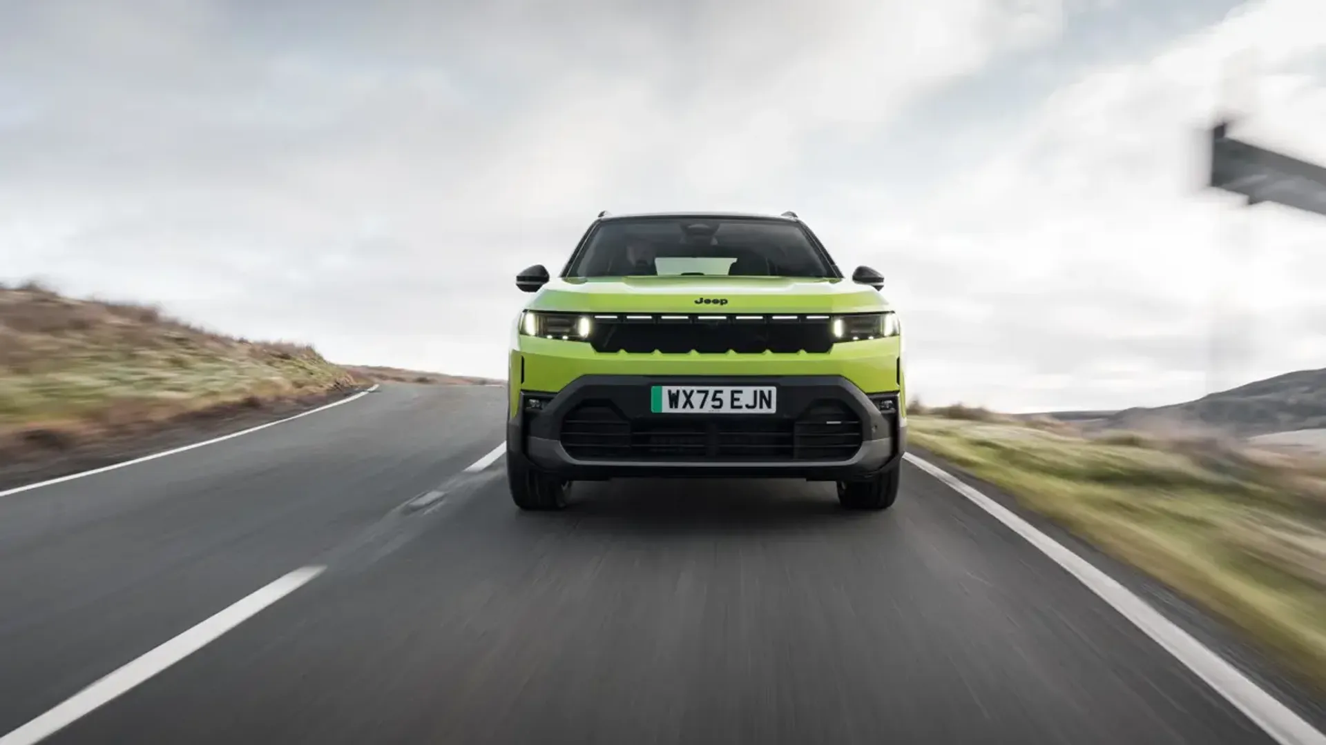 Elettronauti - Jeep Compass Electric 4xe - Grigio - Esterno - Vista anteriore a tre quarti