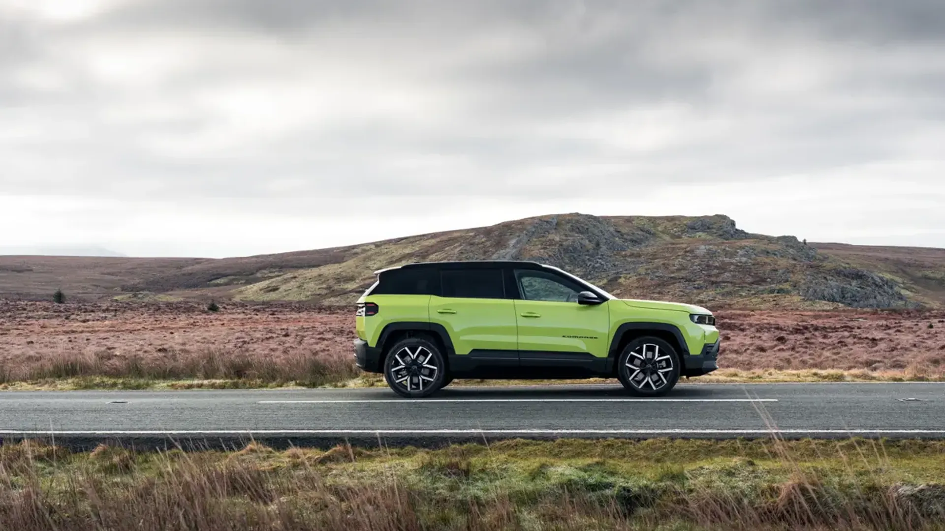Elettronauti - Jeep Compass Electric 4xe - Grigio - Esterno - Vista anteriore a tre quarti
