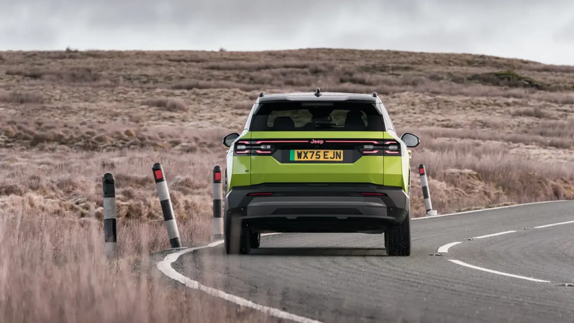 Elettronauti - Jeep Compass Electric 4xe - Grigio - Esterno - Vista anteriore a tre quarti