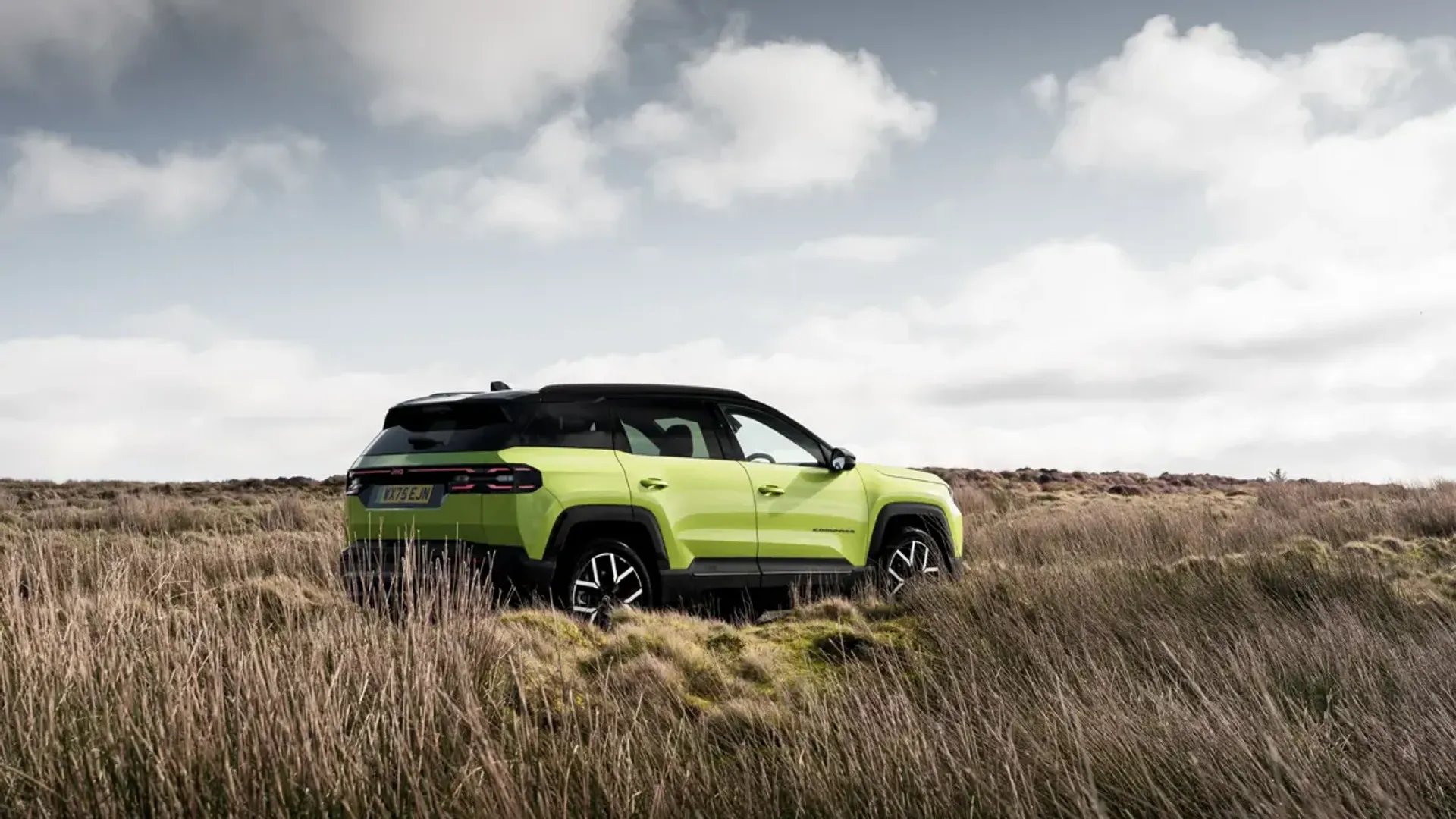 Elettronauti - Jeep Compass Electric 4xe - Grigio - Esterno - Vista anteriore a tre quarti