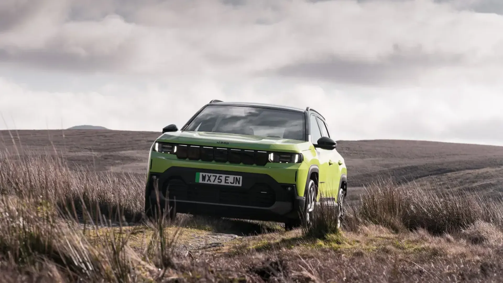 Elettronauti - Jeep Compass Electric 4xe - Grigio - Esterno - Vista anteriore a tre quarti
