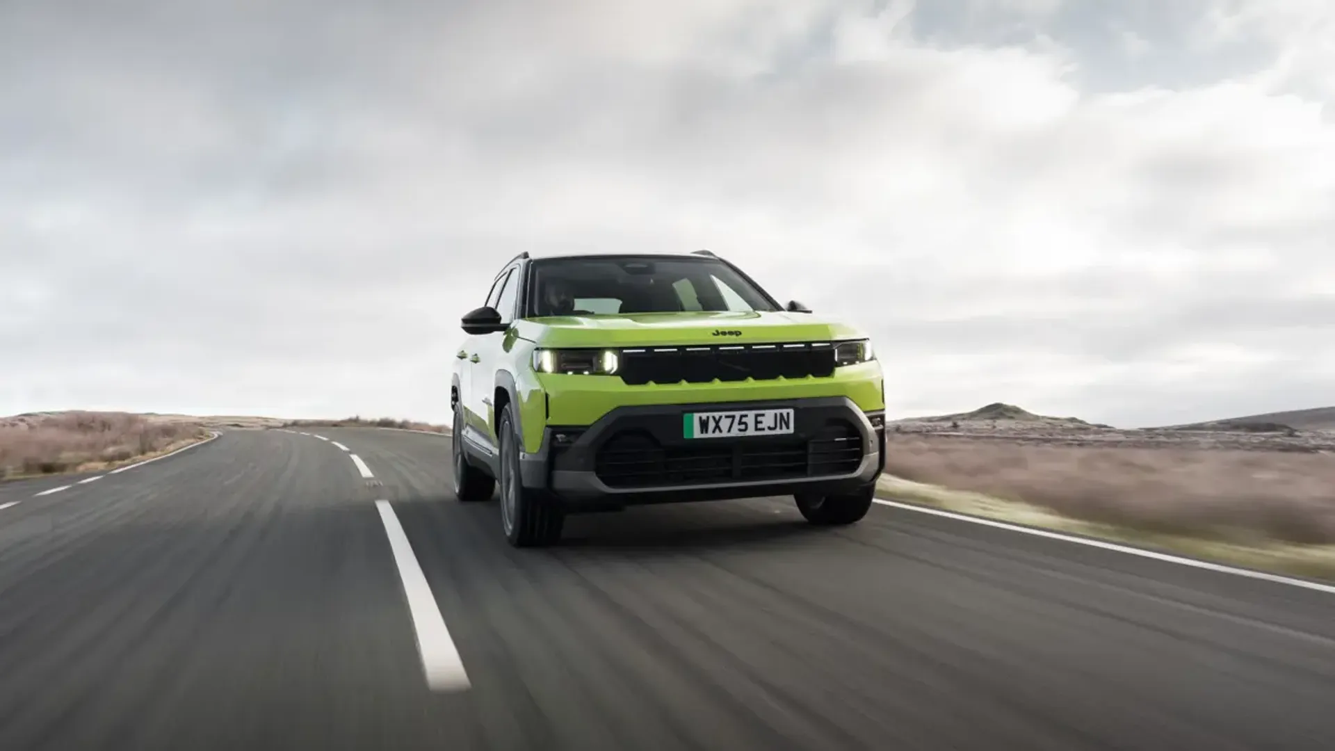 Elettronauti - Jeep Compass Electric 4xe - Rosso - Esterno - Vista anteriore a tre quarti