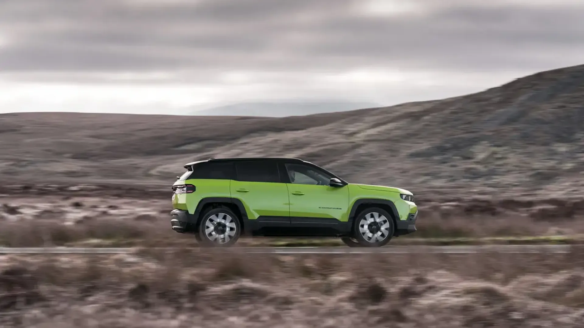 Elettronauti - Jeep Compass Electric 4xe - Bianco - Esterno - Vista anteriore a tre quarti