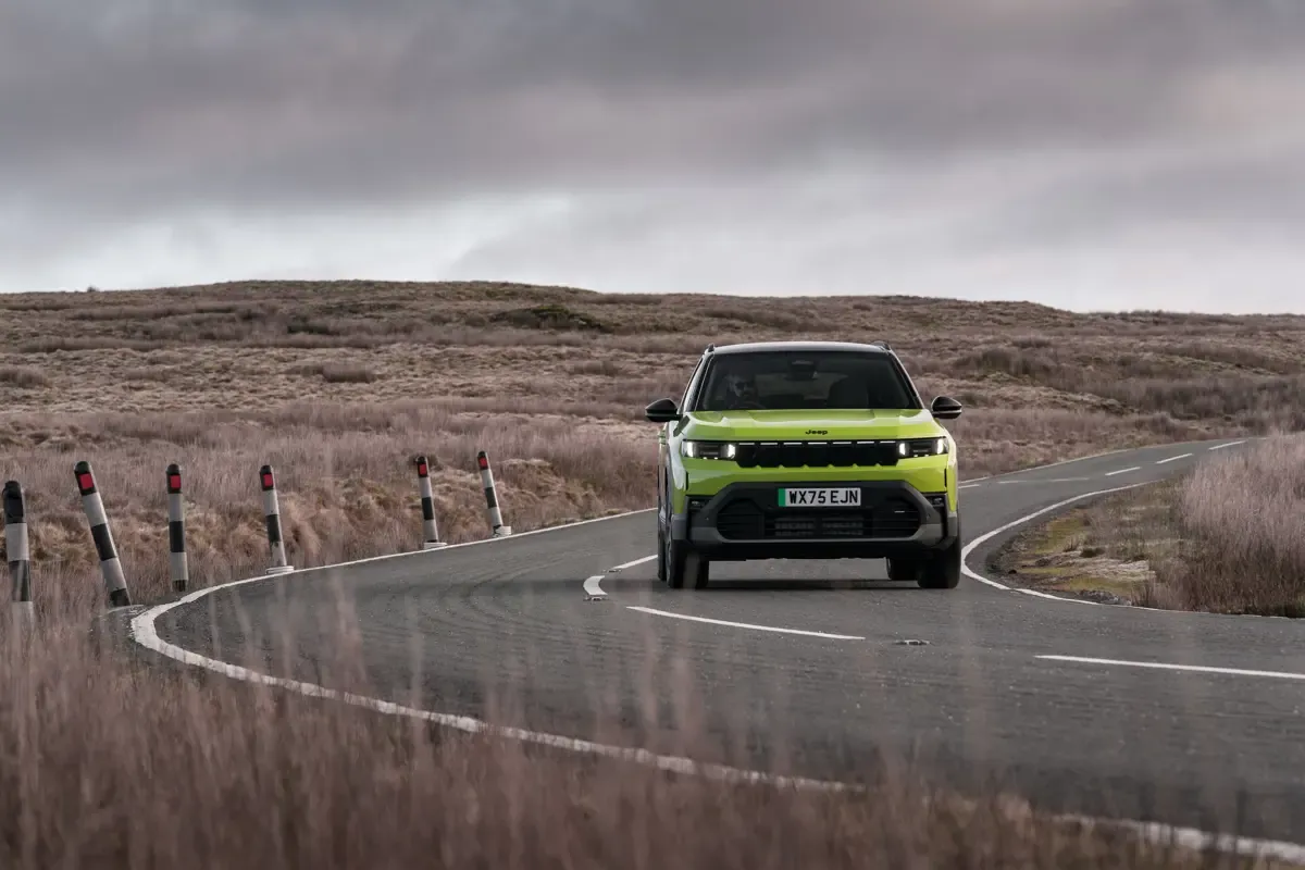 Elettronauti - Jeep Compass Electric 4xe - Bianco - Esterno - Vista anteriore a tre quarti