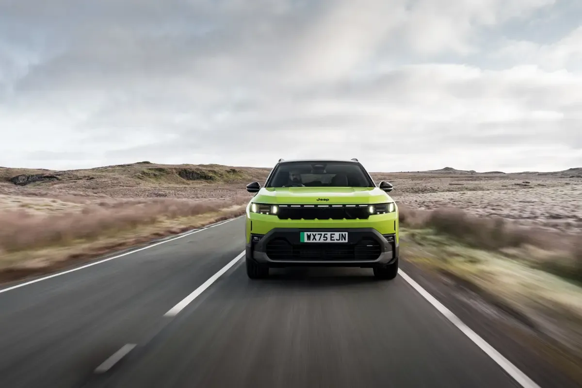 Elettronauti - Jeep Compass Electric 4xe - Giallo - Esterno - Vista anteriore a tre quarti
