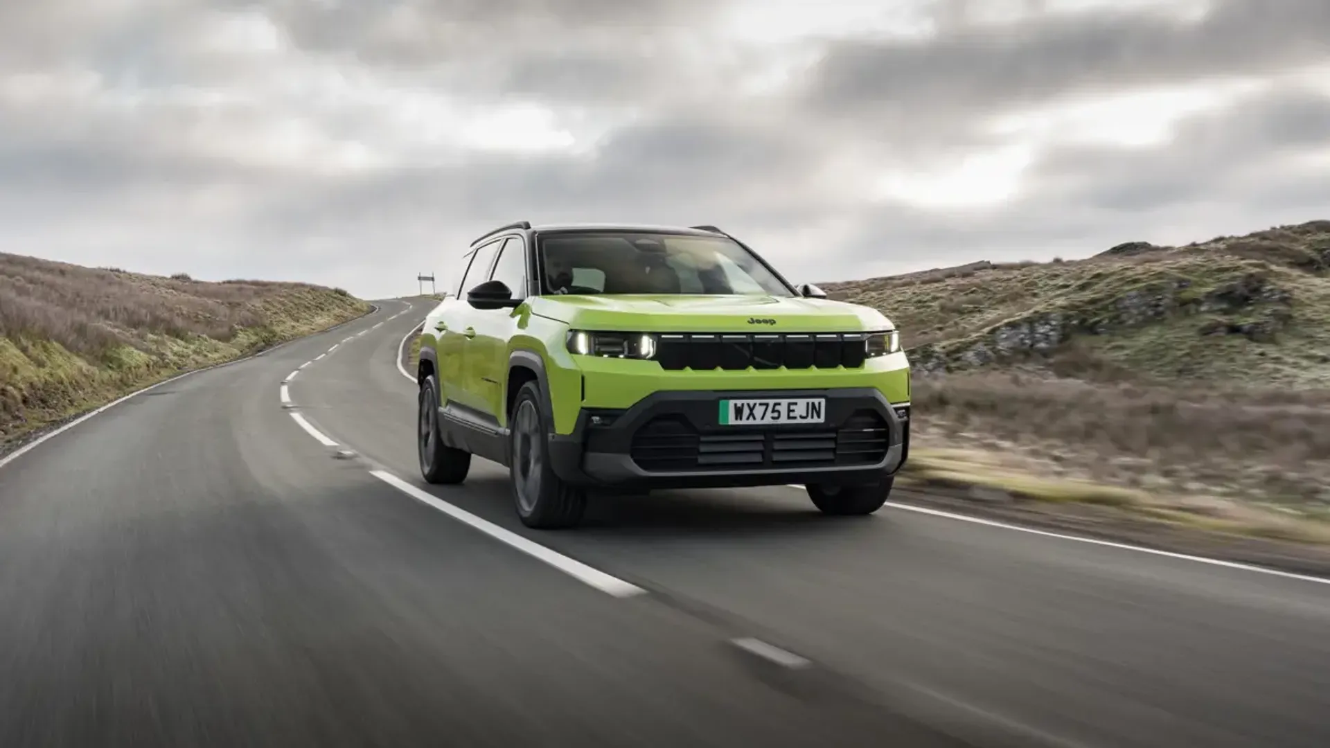 Elettronauti - Jeep Compass Electric 4xe - Giallo - Esterno - Vista anteriore a tre quarti