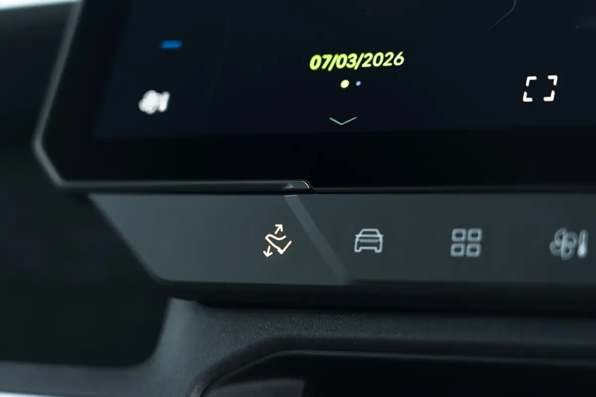 Elettronauti - Jeep Compass Electric 4xe - Infotainment - Vista della plancia