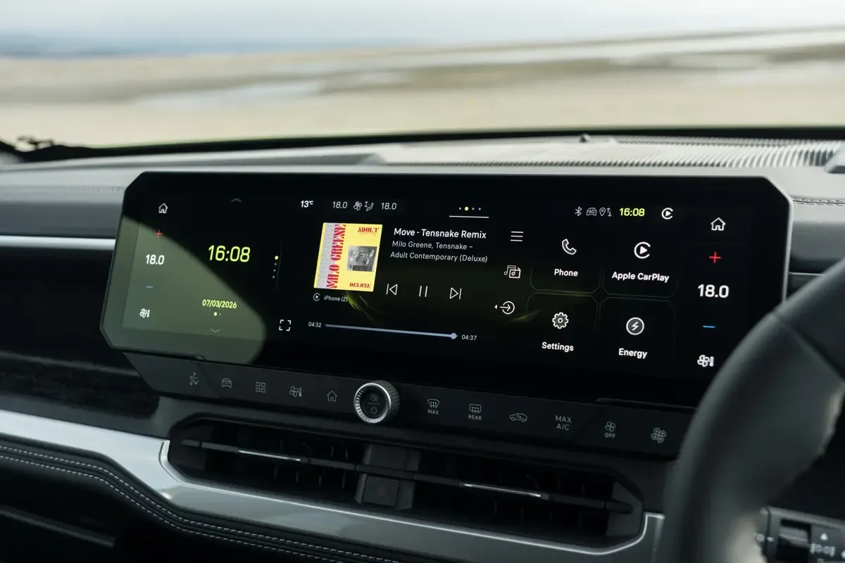 Elettronauti - Jeep Compass Electric 4xe - Infotainment - Vista della plancia