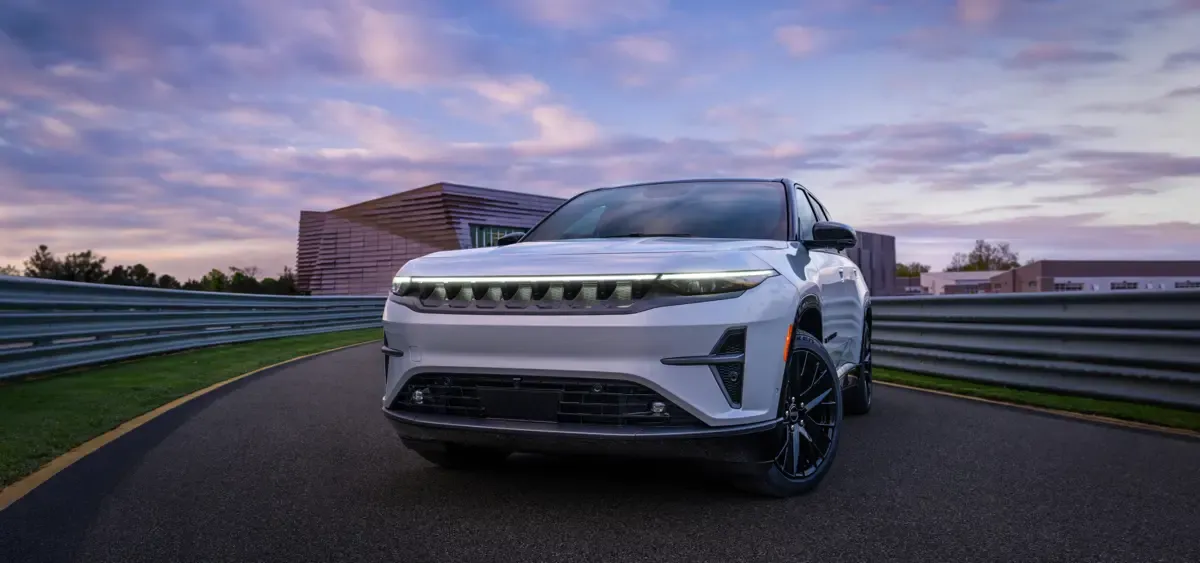 Elettronauti - Jeep Wagoneer S - Grigio - Esterno - Vista anteriore