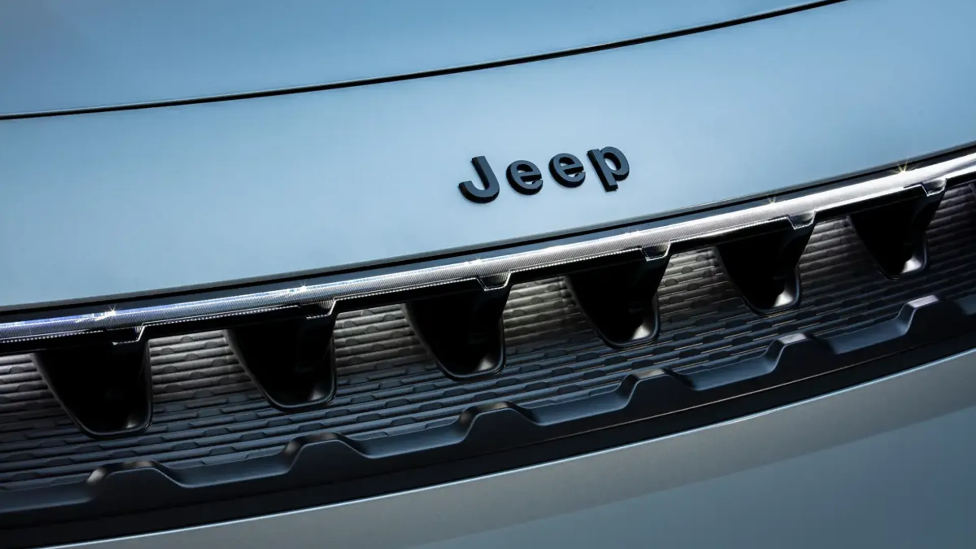 Elettronauti - Jeep Wagoneer S - Esterno - Vista anteriore a tre quarti