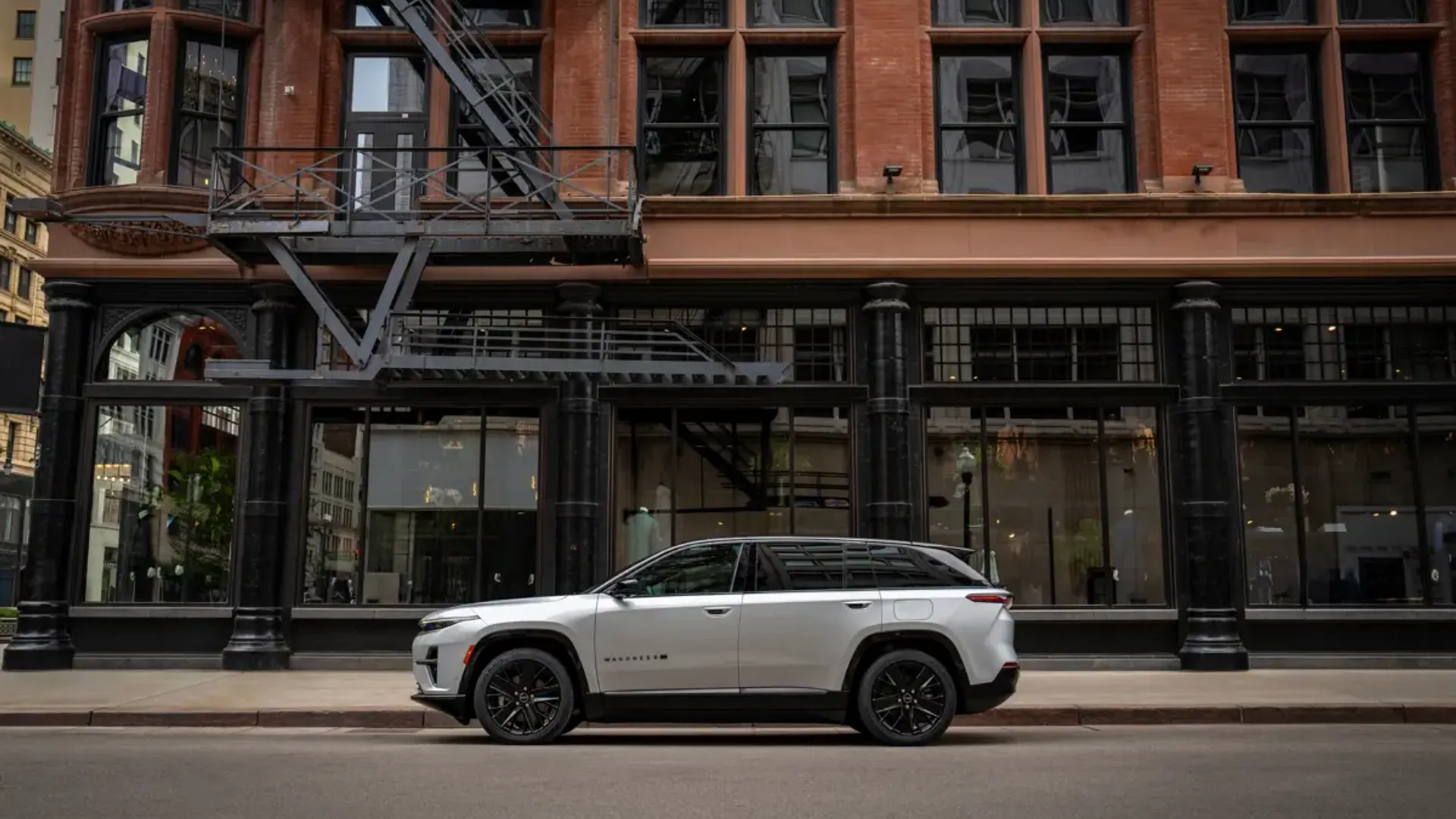 Elettronauti - Jeep Wagoneer S - Blu - Esterno - Vista anteriore a tre quarti