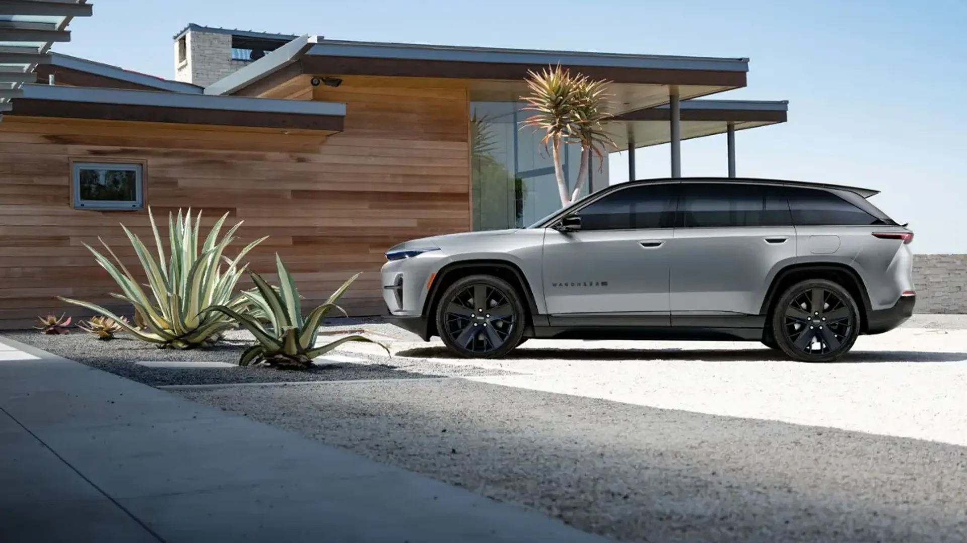 Elettronauti - Jeep Wagoneer S - Dark Grey - Esterno - Vista anteriore a tre quarti