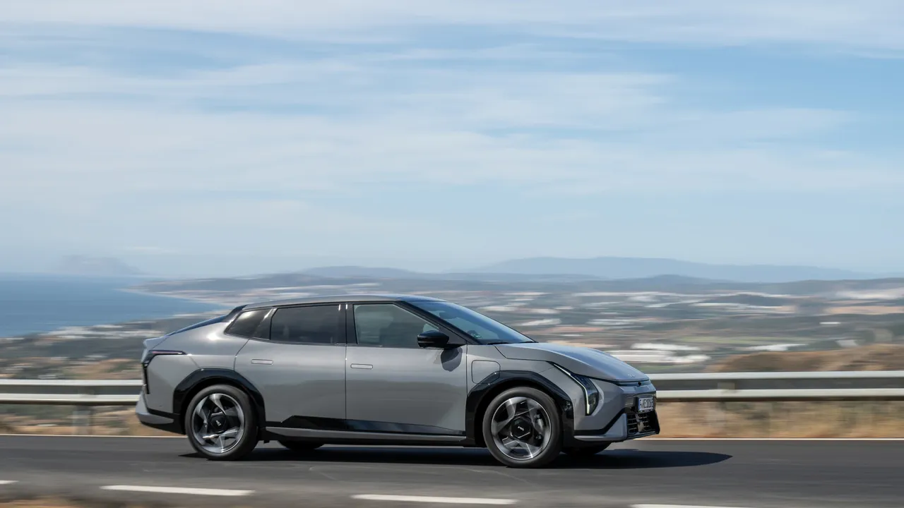 Kia EV4 Fastback Long Range