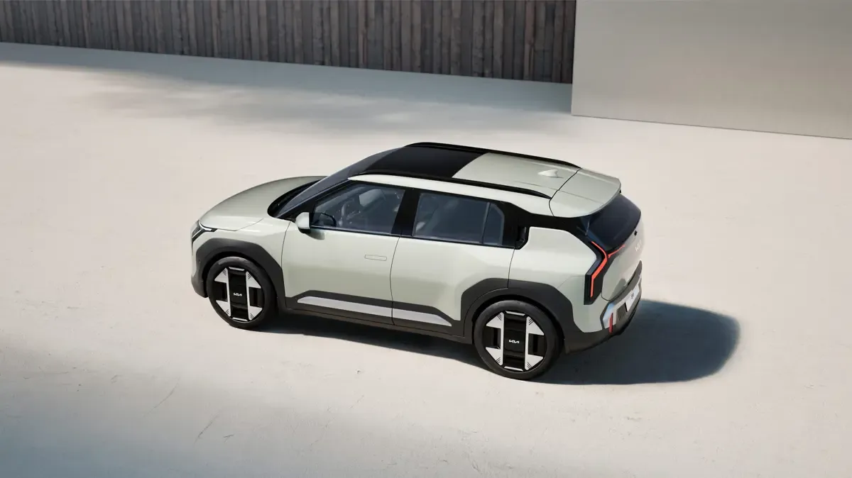 Elettronauti - Kia EV3 GT - Grigio - Esterno - Vista anteriore a tre quarti