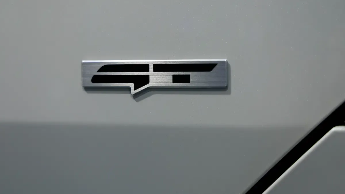 Elettronauti - Kia EV5 GT - Bianco - Esterno - Vista anteriore a tre quarti