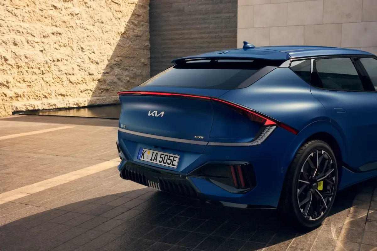 Elettronauti - Kia EV6 GT - Esterno - Vista anteriore a tre quarti