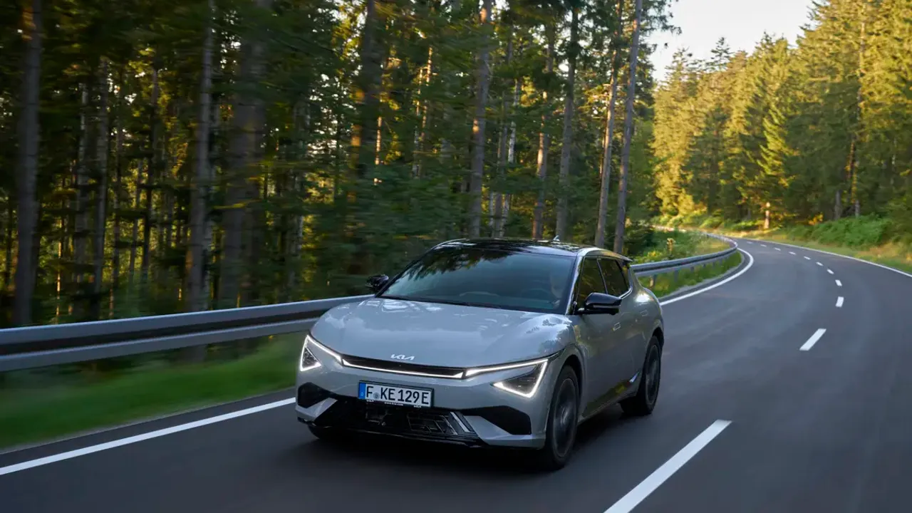 Elettronauti - Kia EV6 Long Range AWD - Grigio - Esterno - Vista anteriore a tre quarti