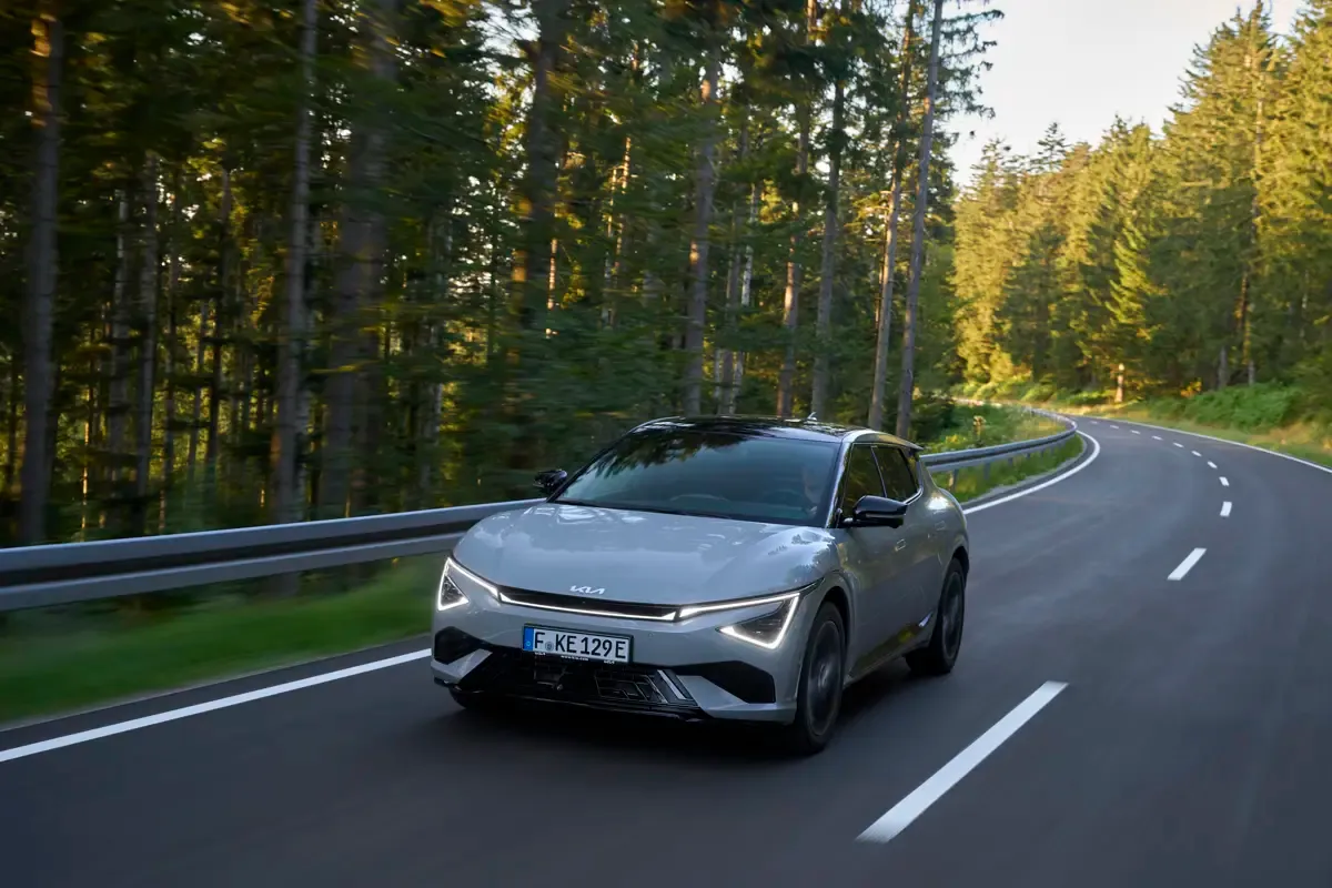 Elettronauti - Kia EV6 Long Range AWD - Grigio - Esterno - Vista anteriore a tre quarti