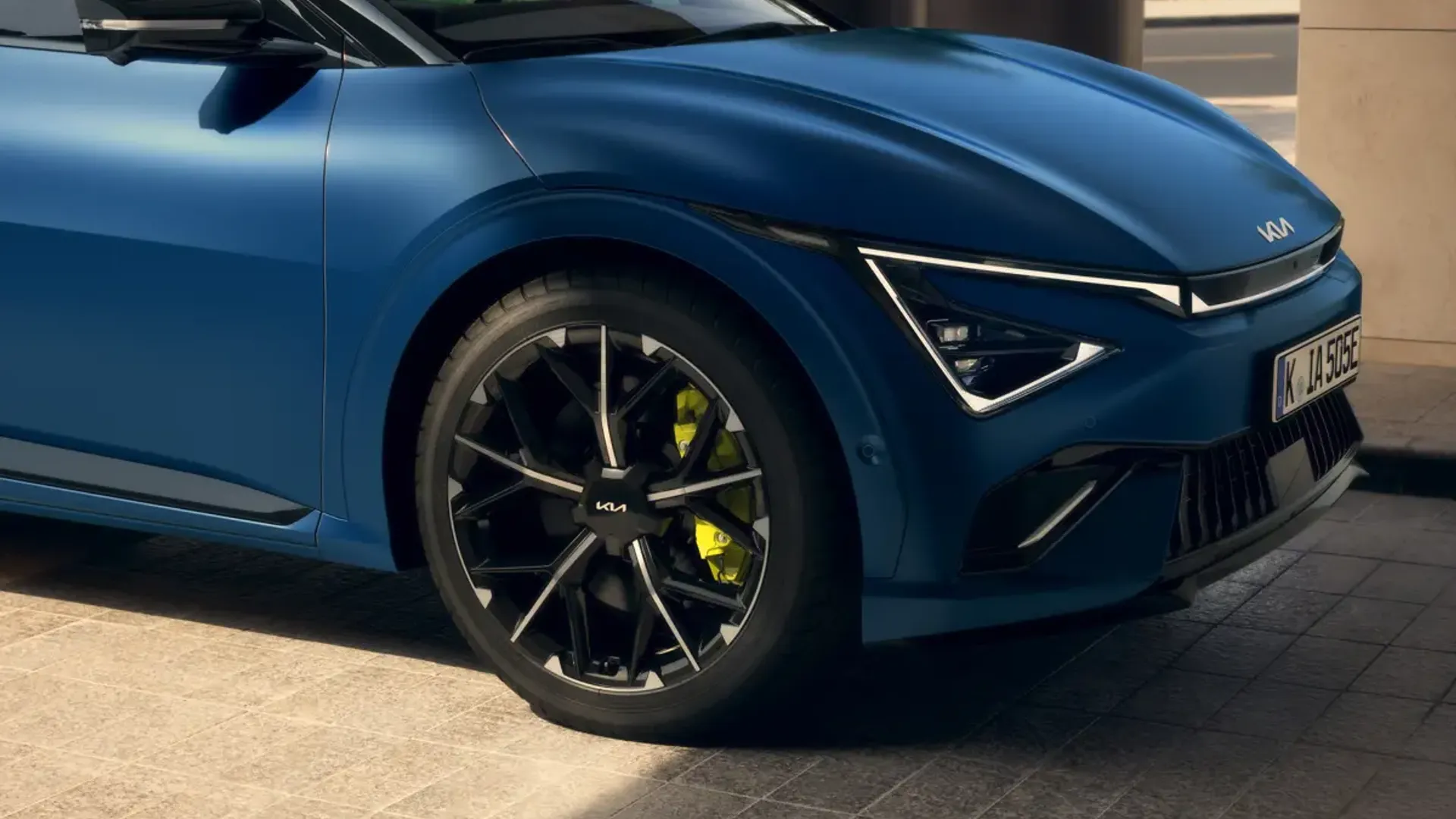Elettronauti - Kia EV6 GT - Grigio - Esterno - Vista anteriore a tre quarti
