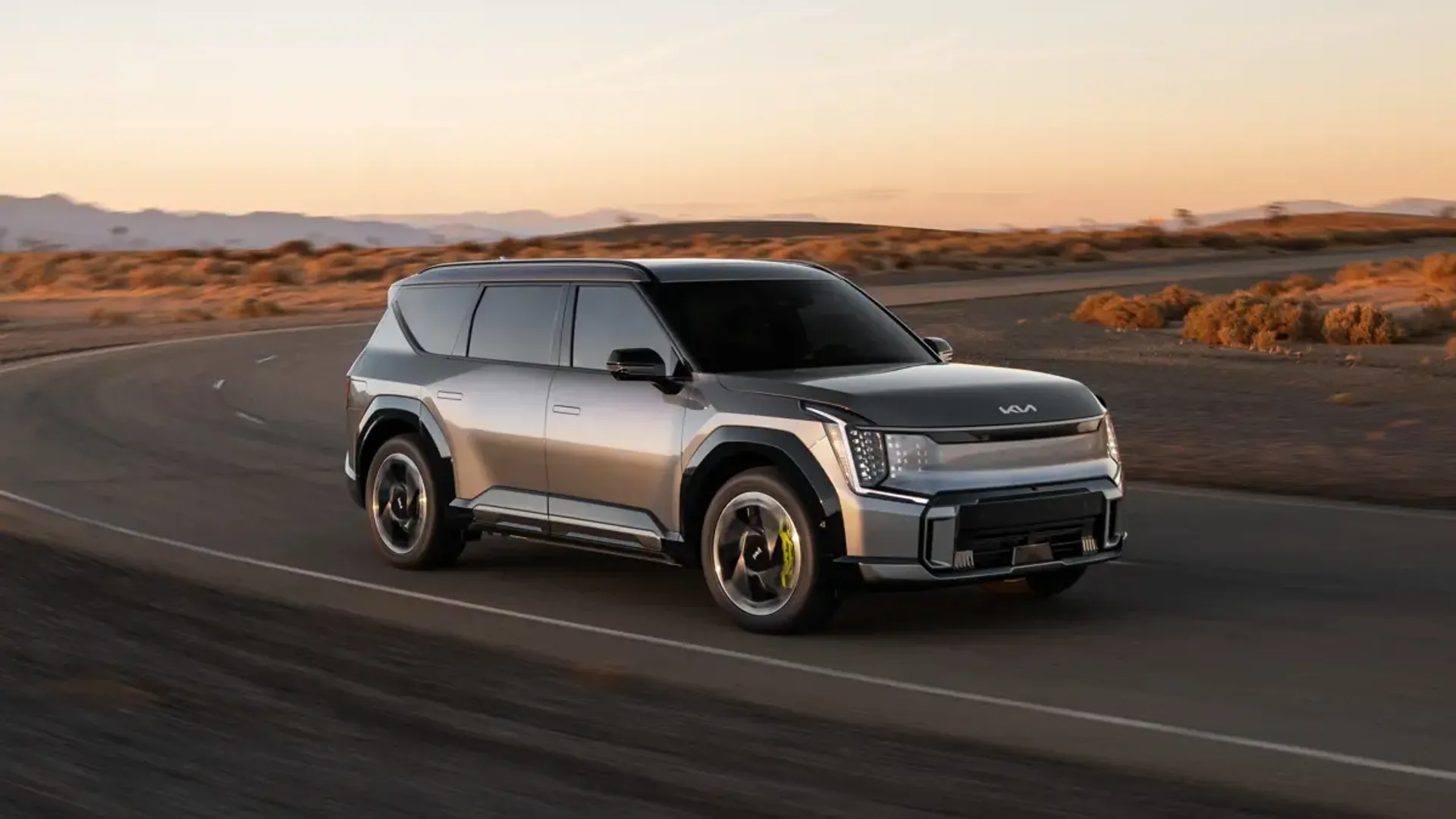 Elettronauti - Kia EV9 GT - Blu - Esterno - Vista anteriore a tre quarti
