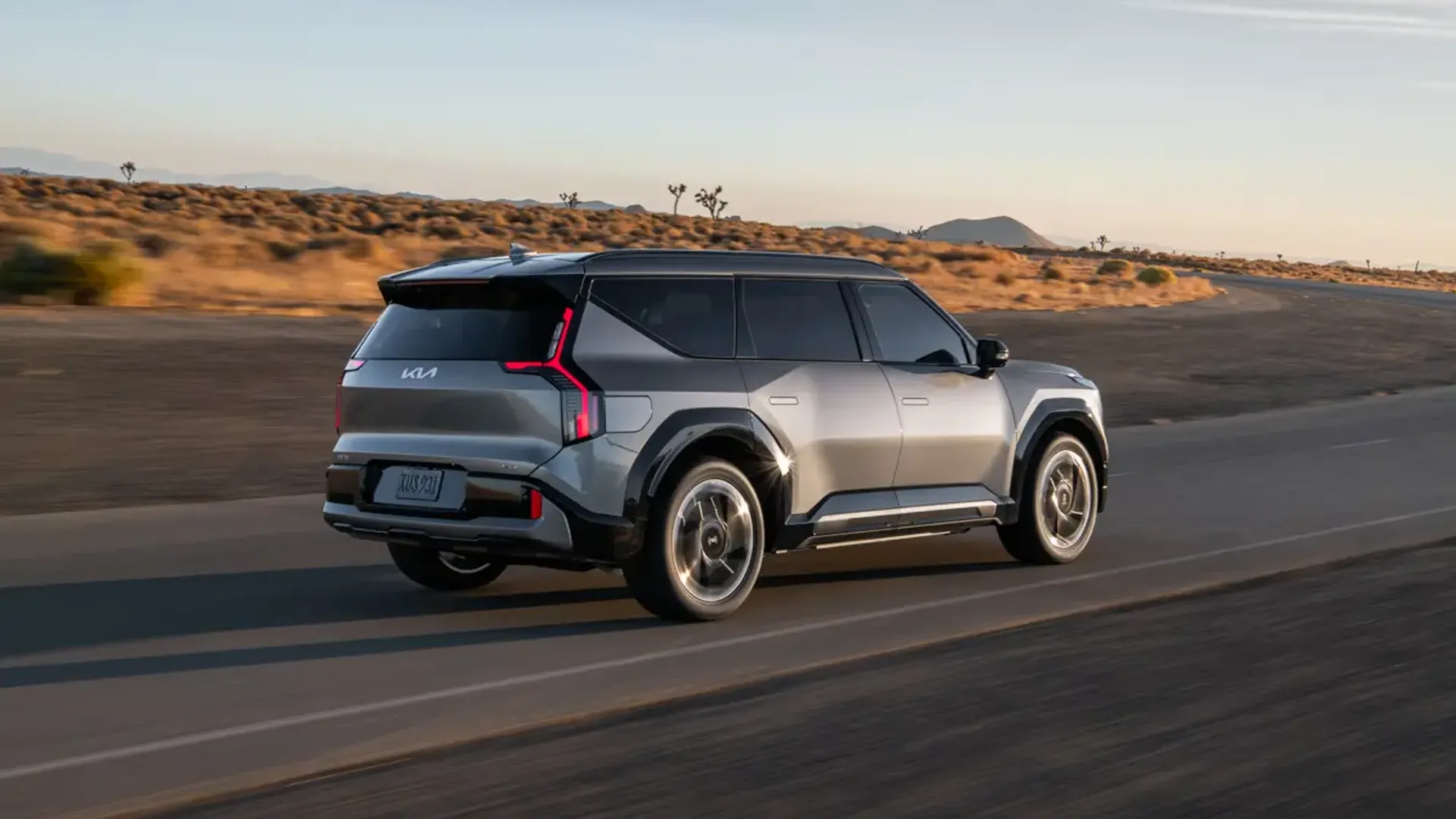 Elettronauti - Kia EV9 GT - Grigio - Esterno - Vista anteriore a tre quarti