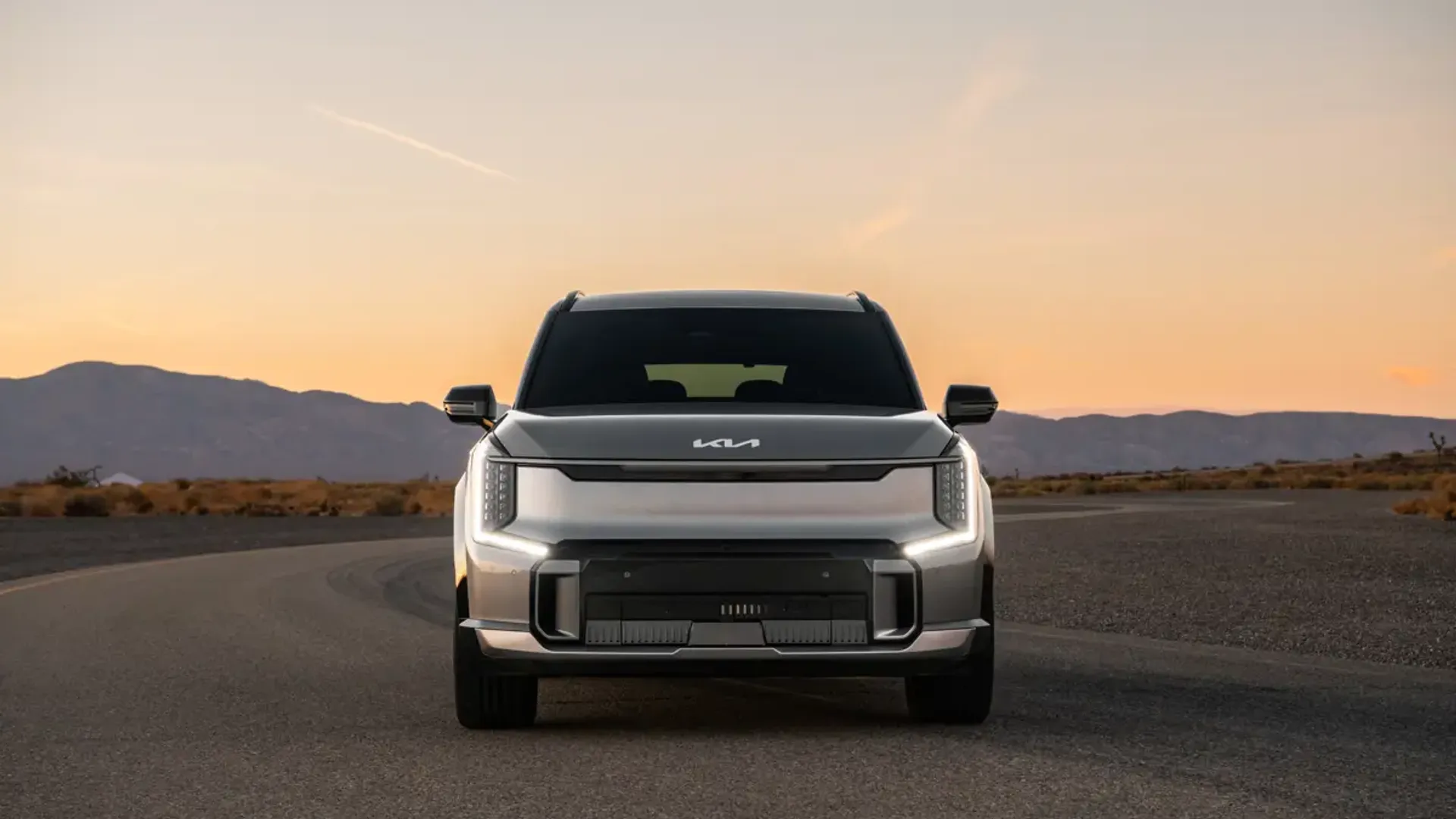 Elettronauti - Kia EV9 GT - Matte Grey - Esterno - Vista anteriore a tre quarti