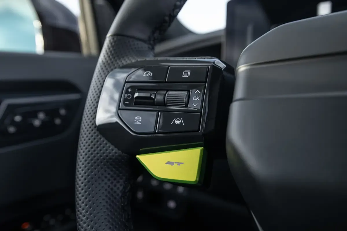Elettronauti - Kia EV9 GT - Argento - Esterno - Vista anteriore a tre quarti