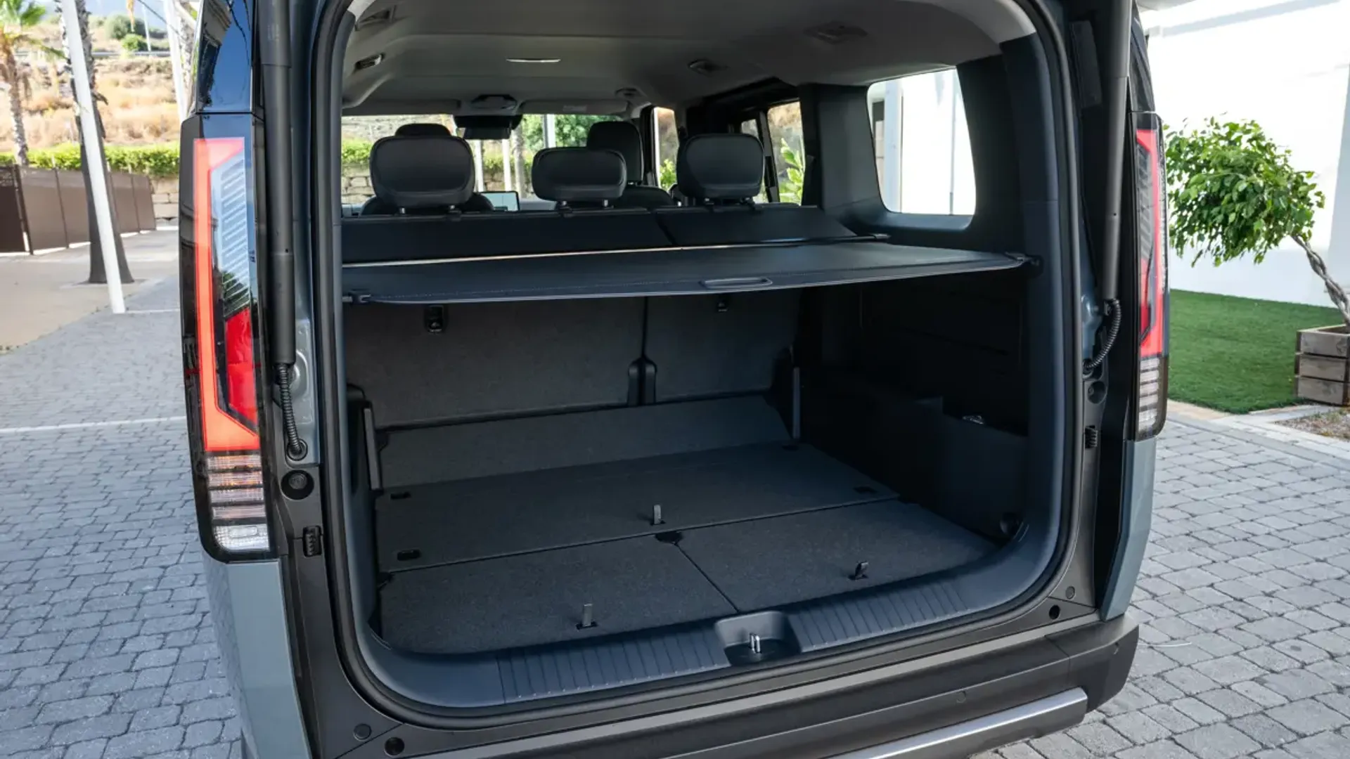Elettronauti - Kia PV5 Passenger Standard Range - Vano di carico - Bagagliaio