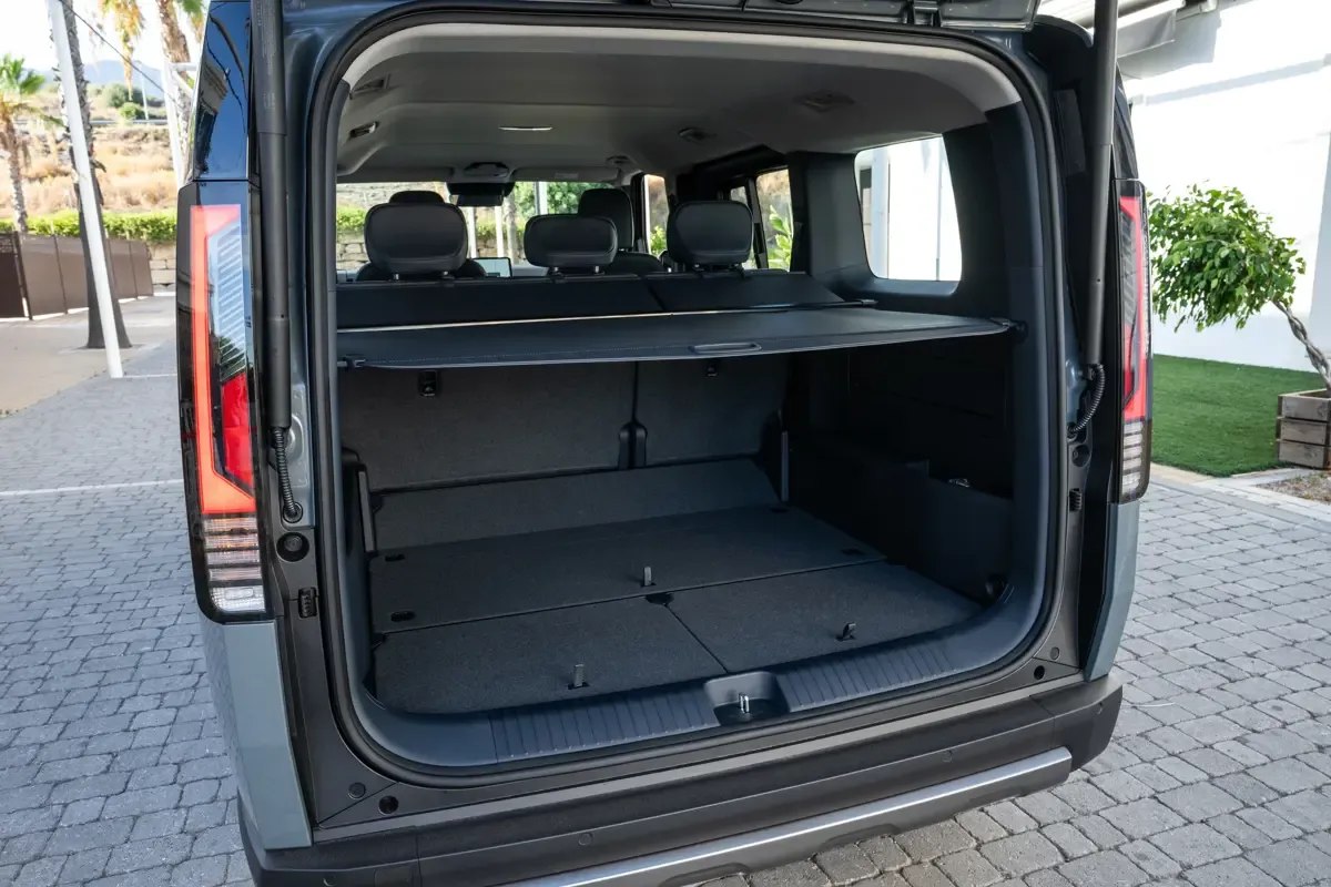 Elettronauti - Kia PV5 Passenger Standard Range - Vano di carico - Bagagliaio