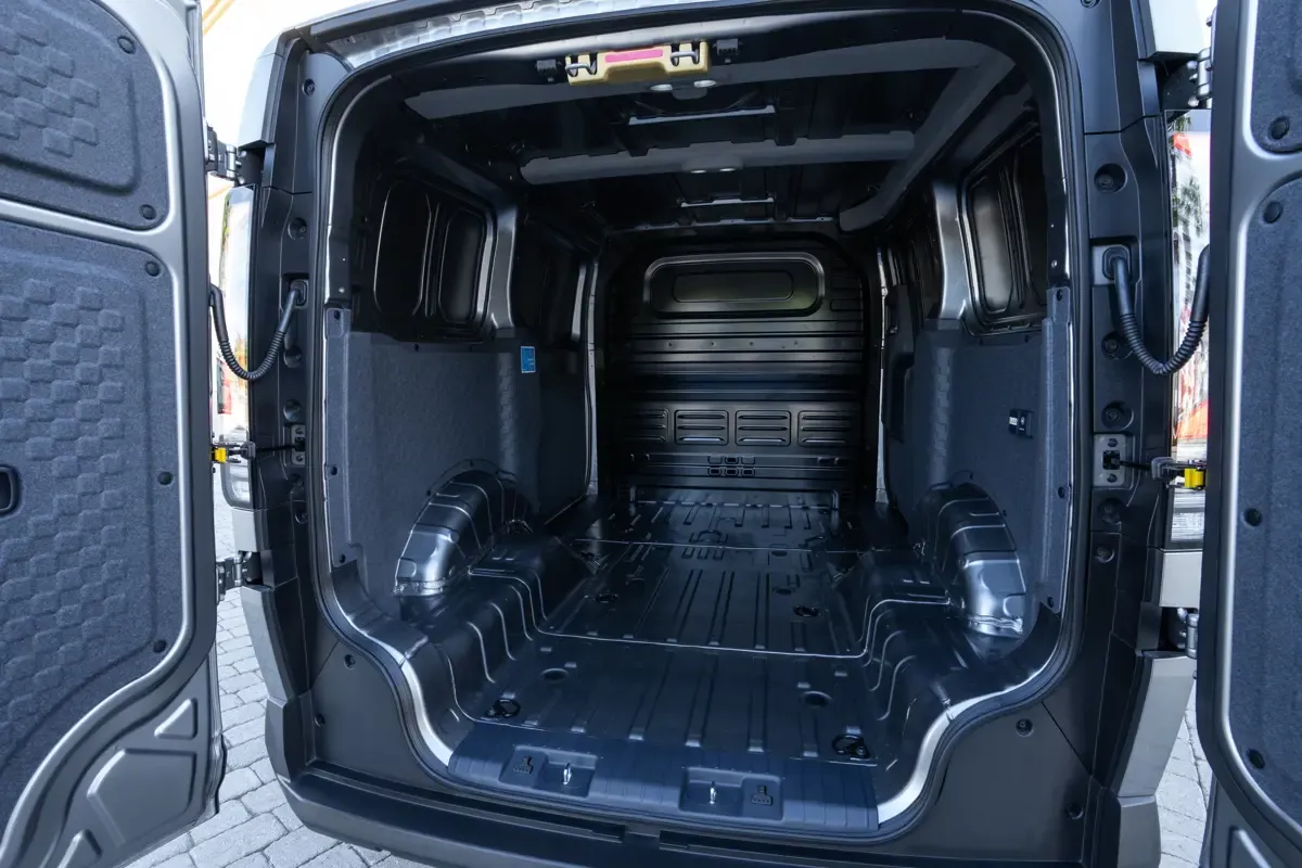 Elettronauti - Kia PV5 Cargo Long Range - Grigio - Vano di carico - Bagagliaio